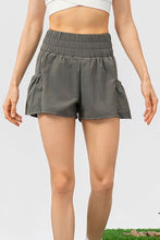 Load image into Gallery viewer, Elastic Waist Pocketed Active Shorts
