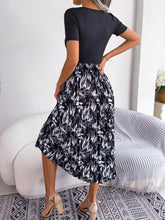 Load image into Gallery viewer, Printed Round Neck Pleated Dress

