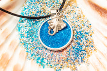 Load image into Gallery viewer, Stingray--Colored Sand Necklace
